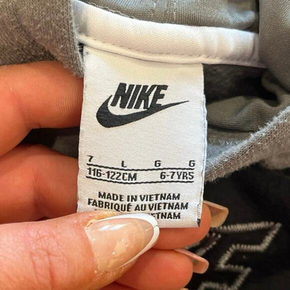 Nike Boys Youth Pullover Hoodie Logo Embroidered Black Gray Size L 6-7 Years Old - Picture 4 of 8